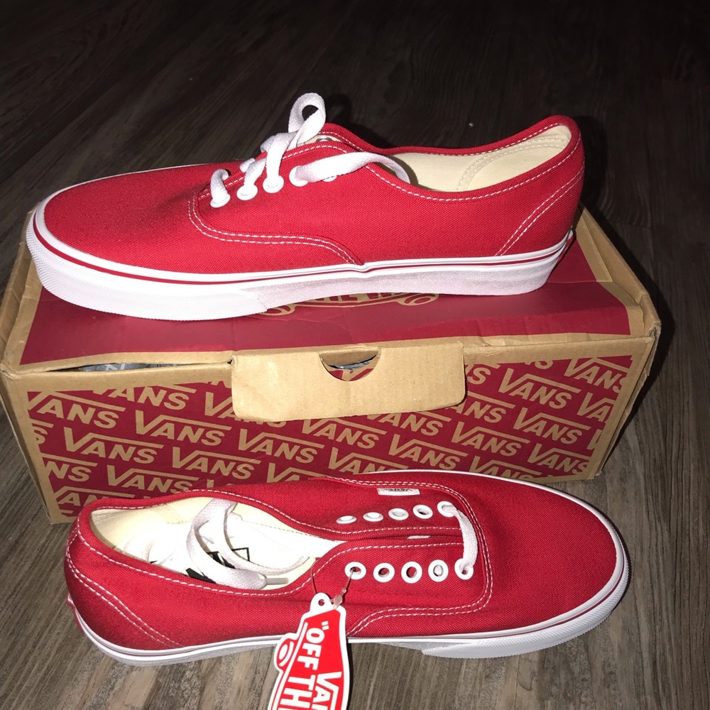 Vans shoes in men : 7.5 women’s 9.0